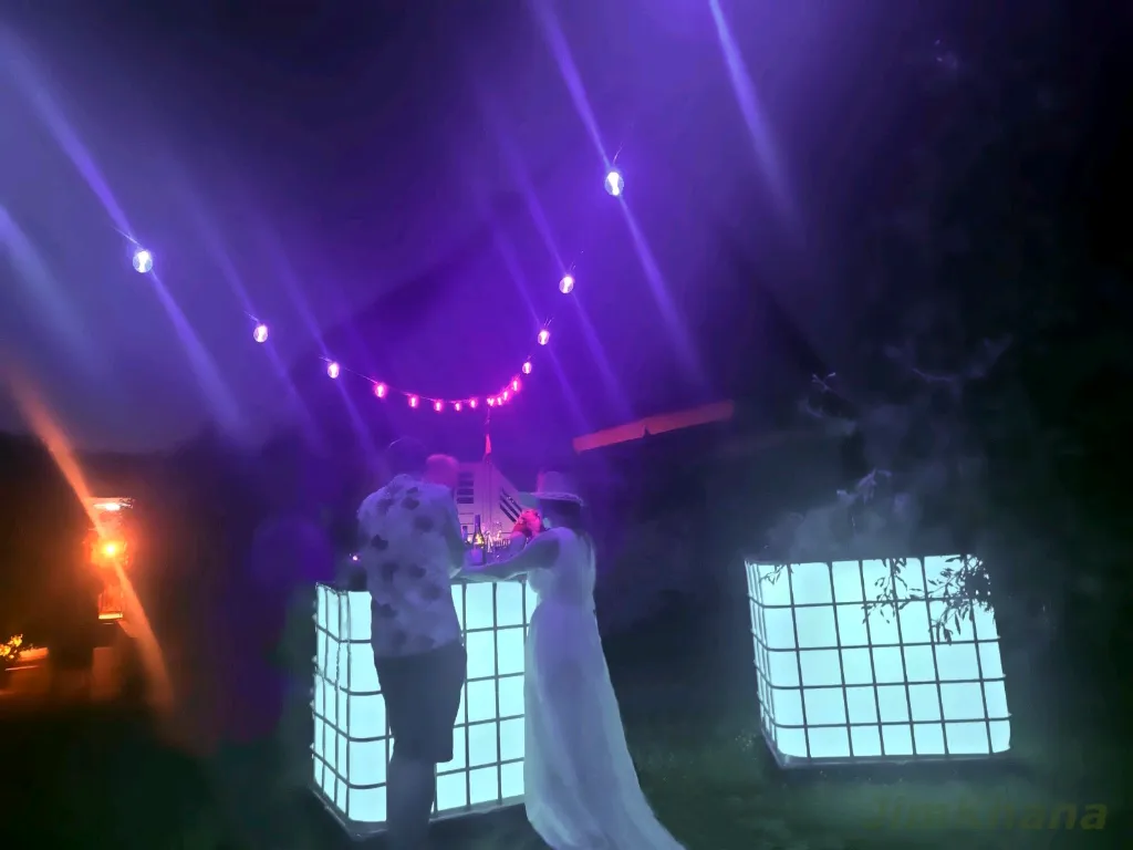 Event Bar / Lounge Cubes (2 Stück verfügbar) mit LED