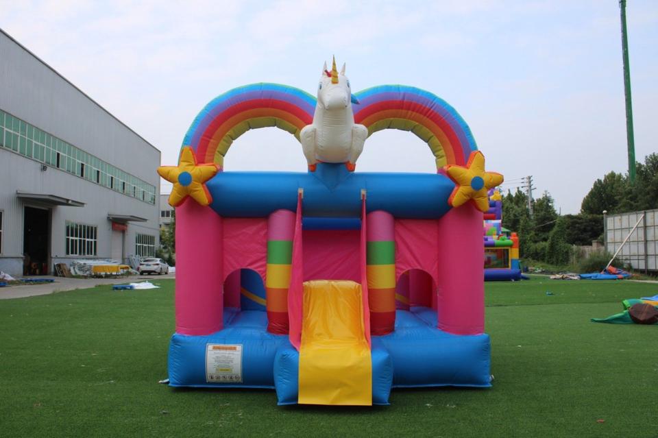 Einhorn Hüpfburg klein