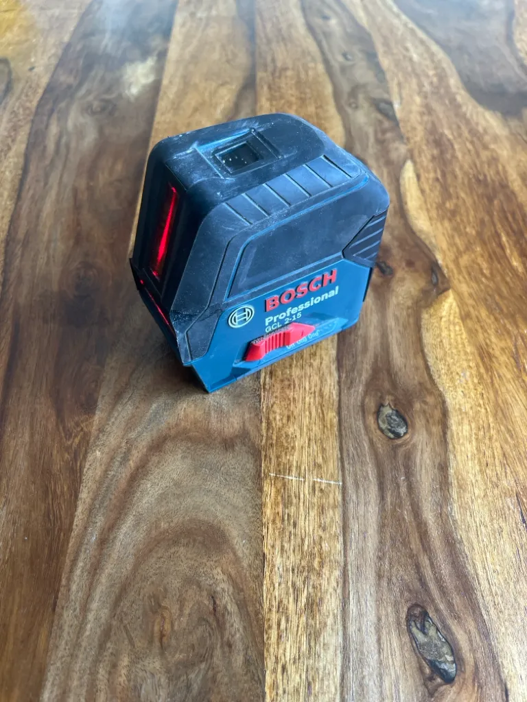 Kreuzlinienlaser