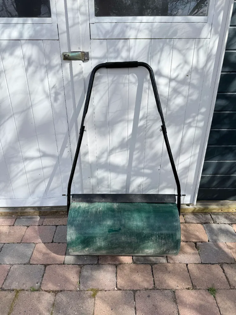 Robuste Gartenwalze / Rasenwalze zum Leihen