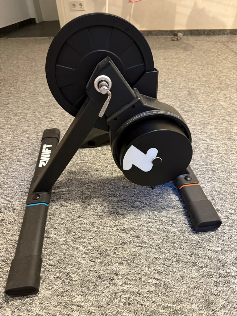  Zwift Hub One Rollentrainer - Smart Trainer ohne Kassette  mieten in Greven (Münster) – Bild 4