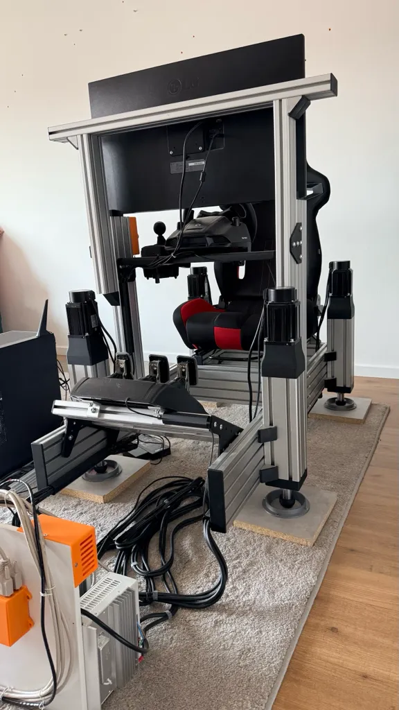 High-End Sim-Racing Rig mit 4-DoF Motion-Plattform – Bild 2