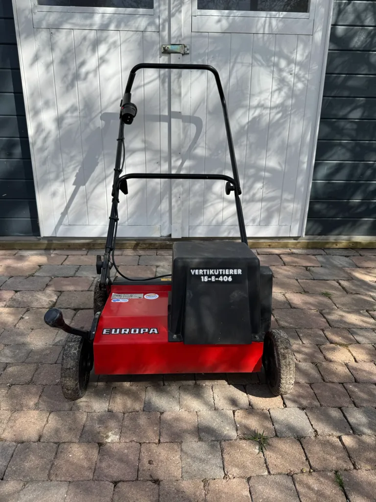 Elektro-Vertikutierer Europa 15-E-406 für Rasenpflege