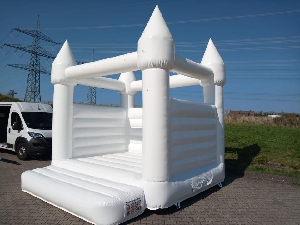Weiße Hüpfburg für Hochzeiten