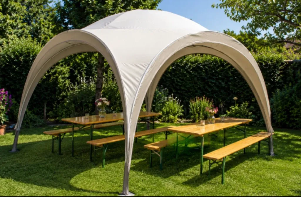 Geräumiger Event-Pavillon für Ihre Gartenparty