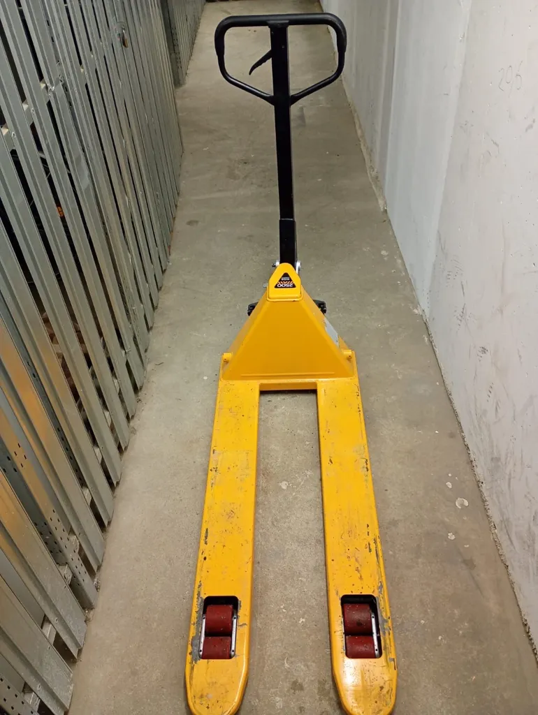 Robuster Hubwagen (2500 kg) zum Leihen