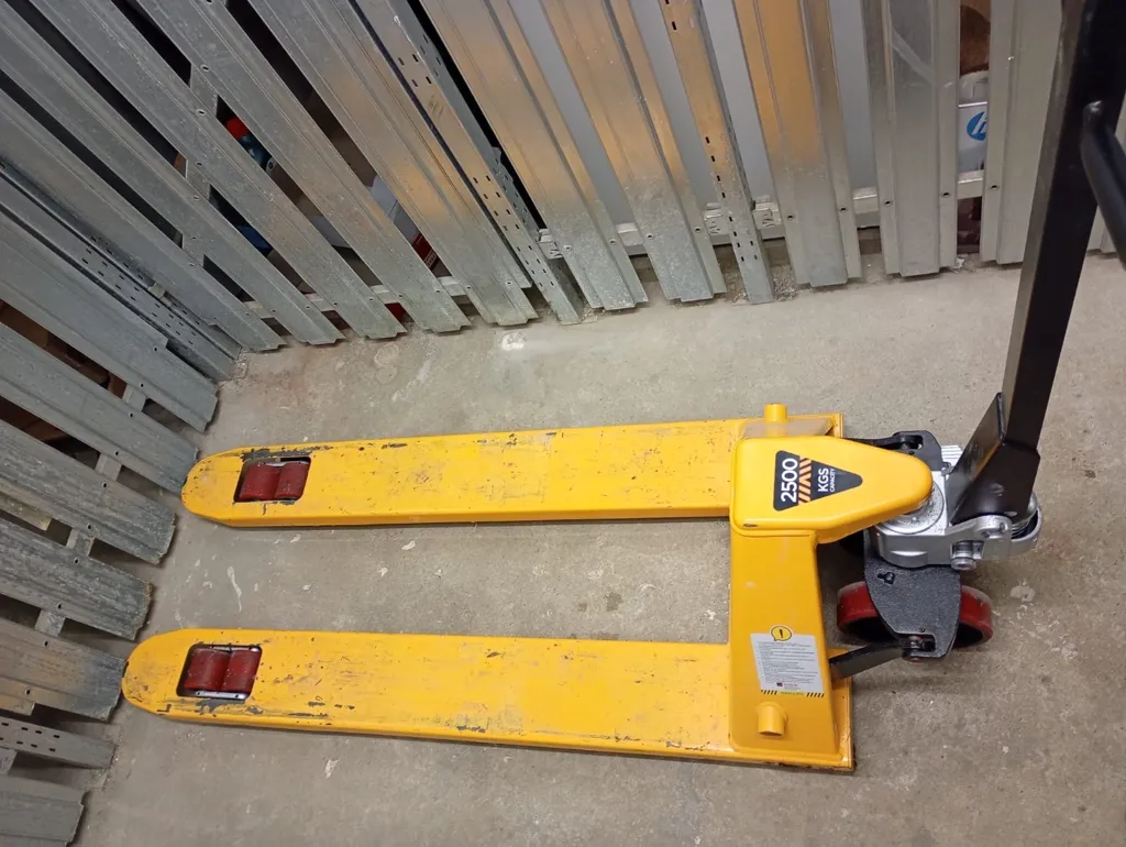 Robuster Hubwagen (2500 kg) zum Leihen – Bild 5