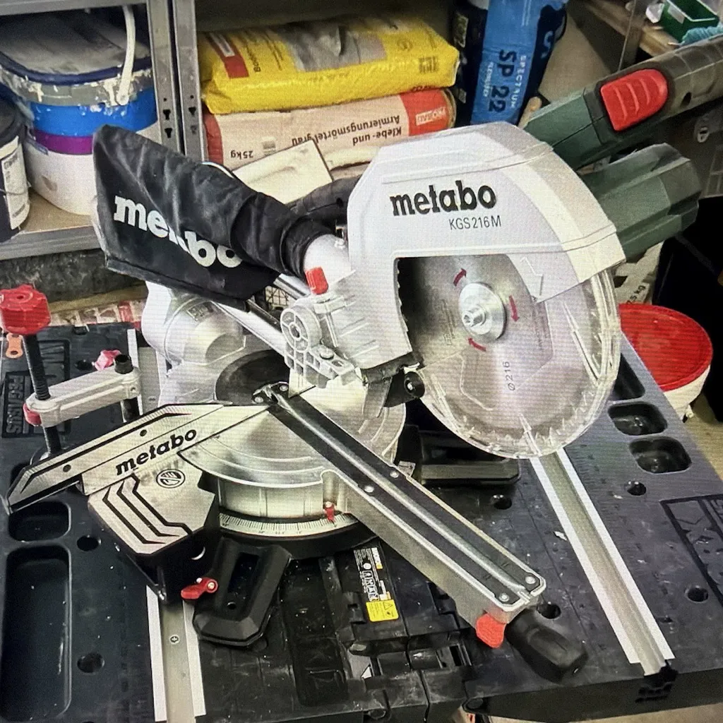 Metabo KGS 216 M Kappsäge für präzise Zuschnitte