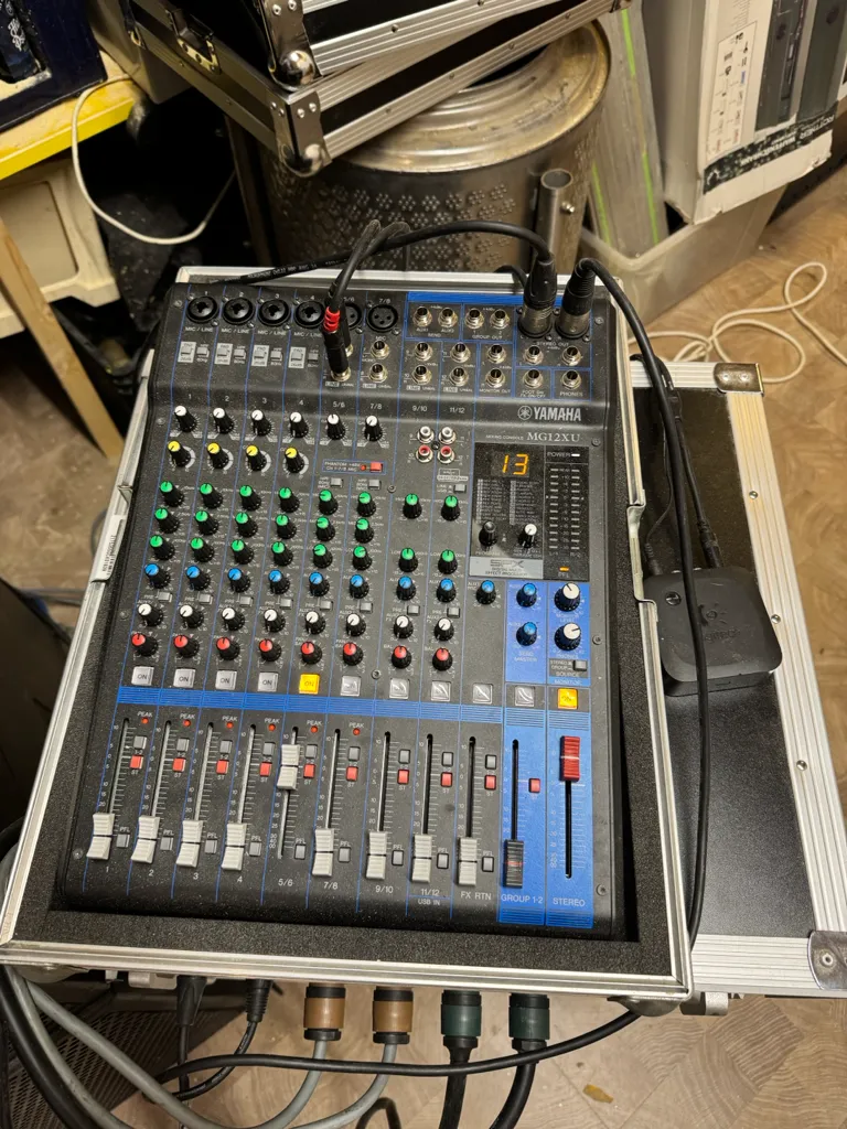 Yamaha MG12XU Mischpult mit Effekten & USB im Case